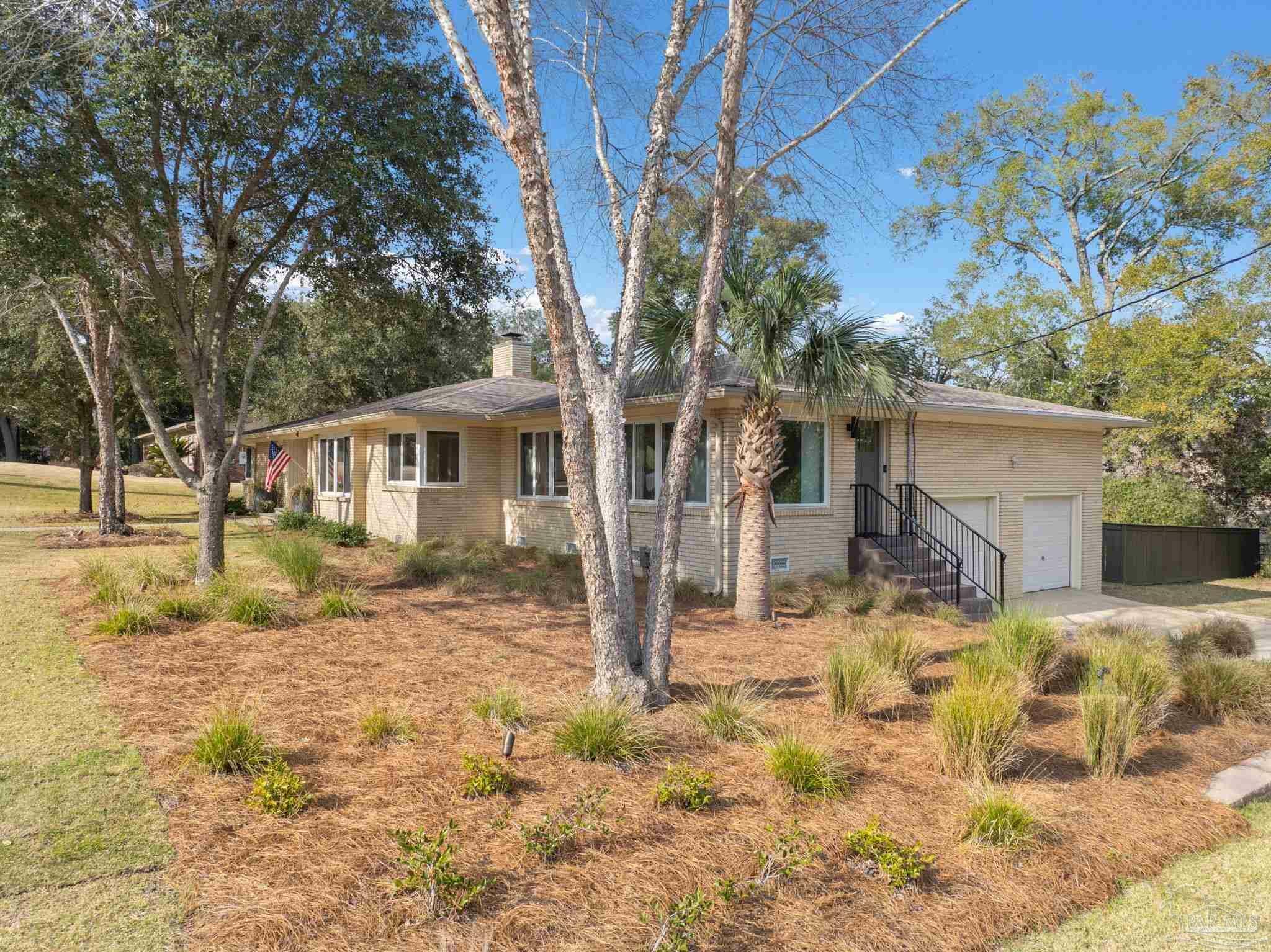 Property Photo: 3800 Menendez Dr FL 32503