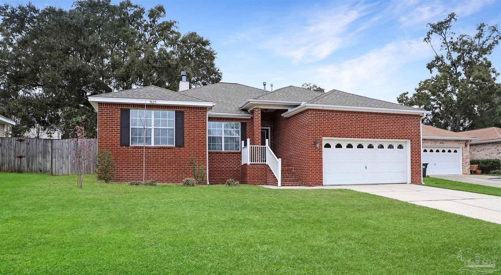 Property Photo: 9825 Crestmont Cir FL 32514