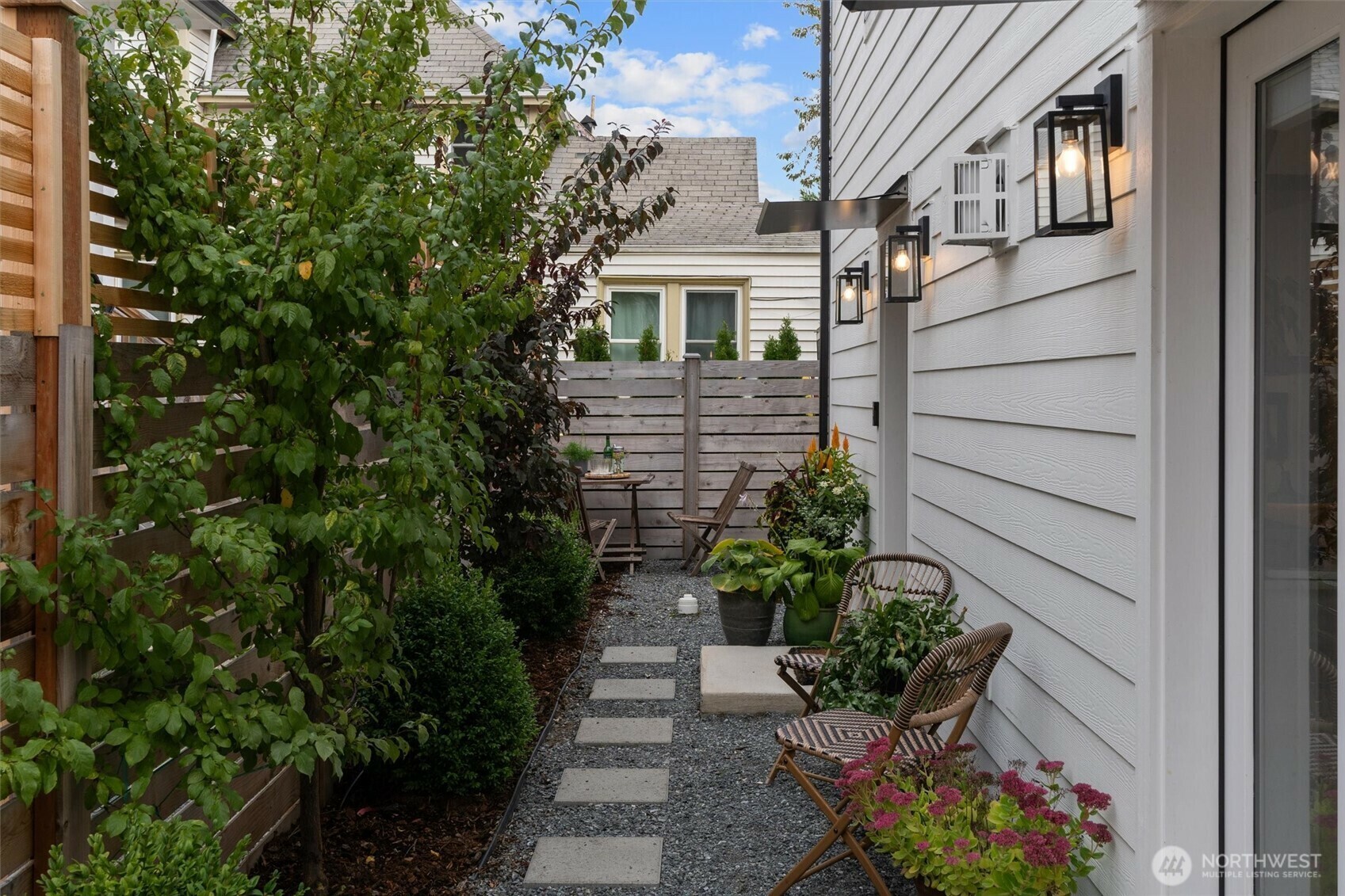 Property Photo: 128 28th Ave B WA 98122