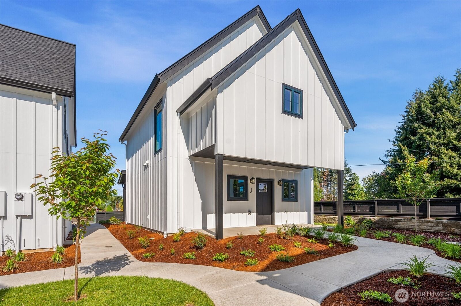 Property Photo: 11813 NW 38th Avenue J WA 98685