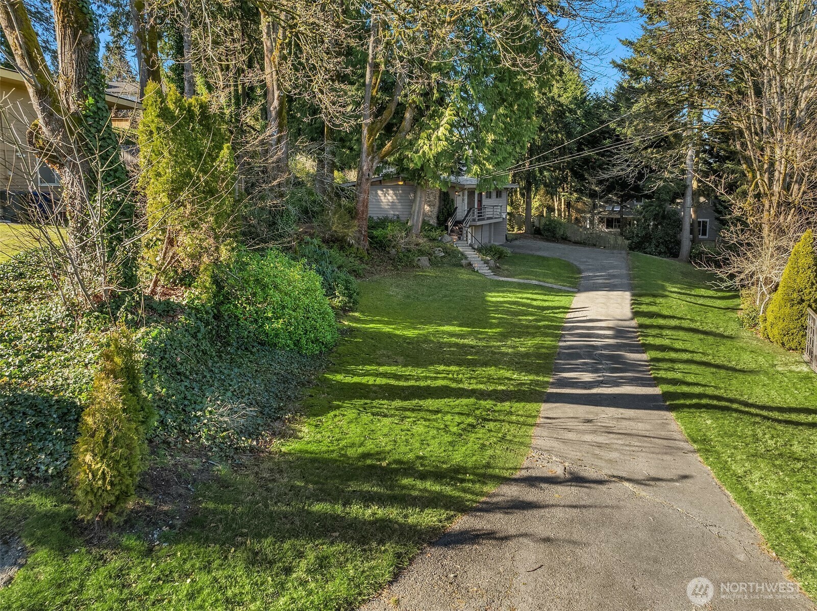 Property Photo: 10048 NE 30th Place WA 98004