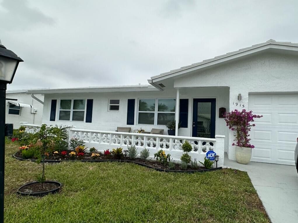 Property Photo:  