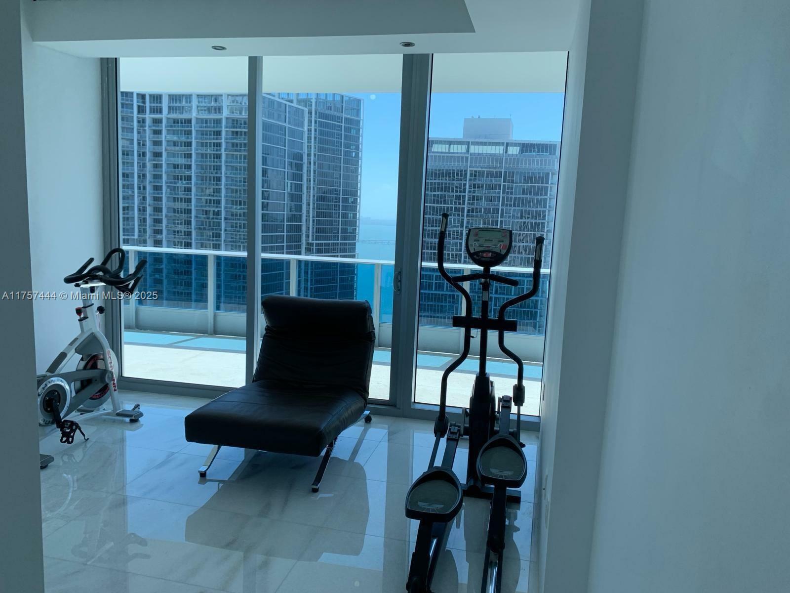 Property Photo:  200 Biscayne Boulevard Way 4702  FL 33131 