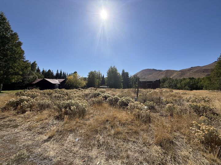 Property Photo:  201 Alturas Dr  ID 83333 