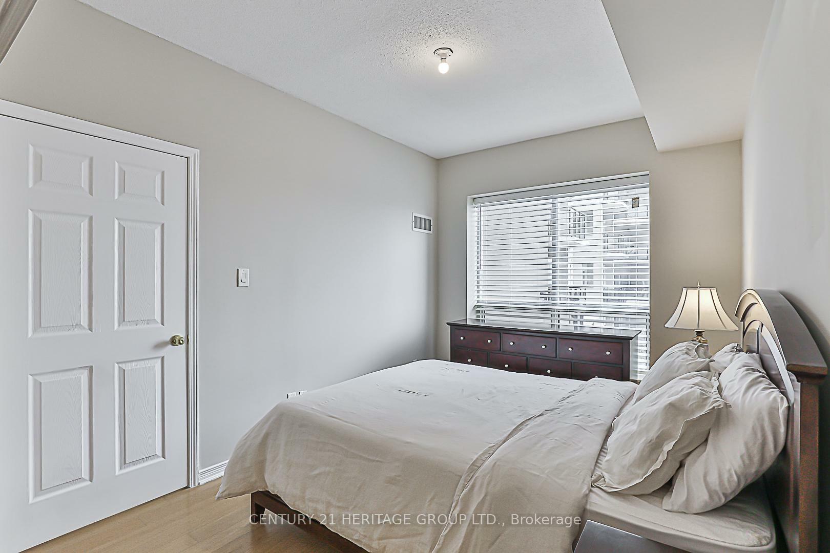 Photo de la propriété: 8 Maison Parc Crt 305 ON L4J 9K5