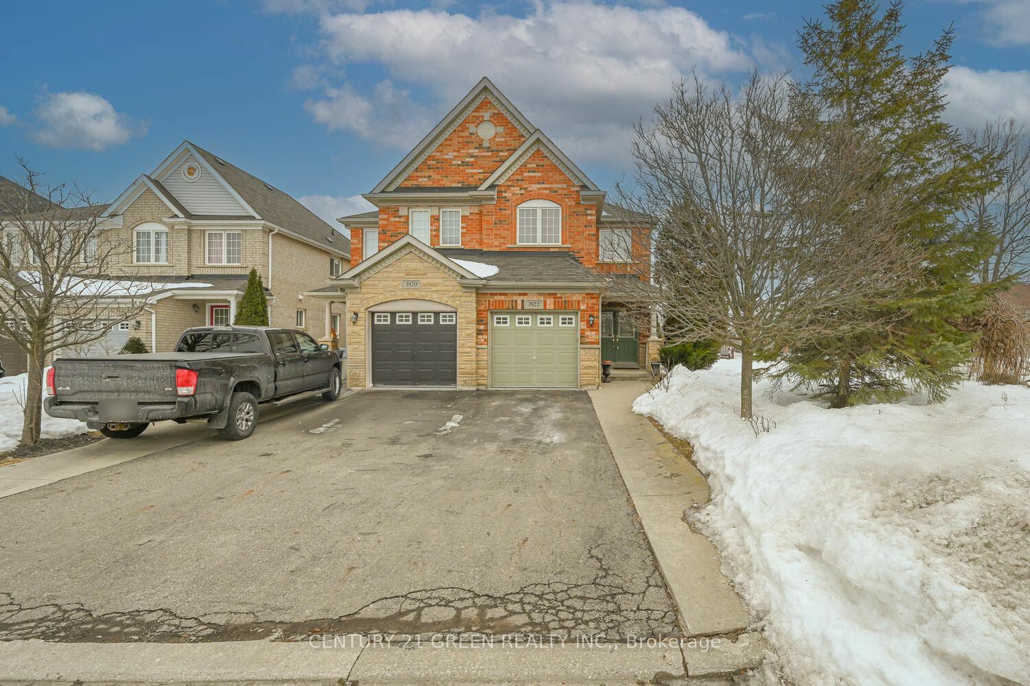 Property Photo:  3922 Skyview St  ON L5M 8A4 