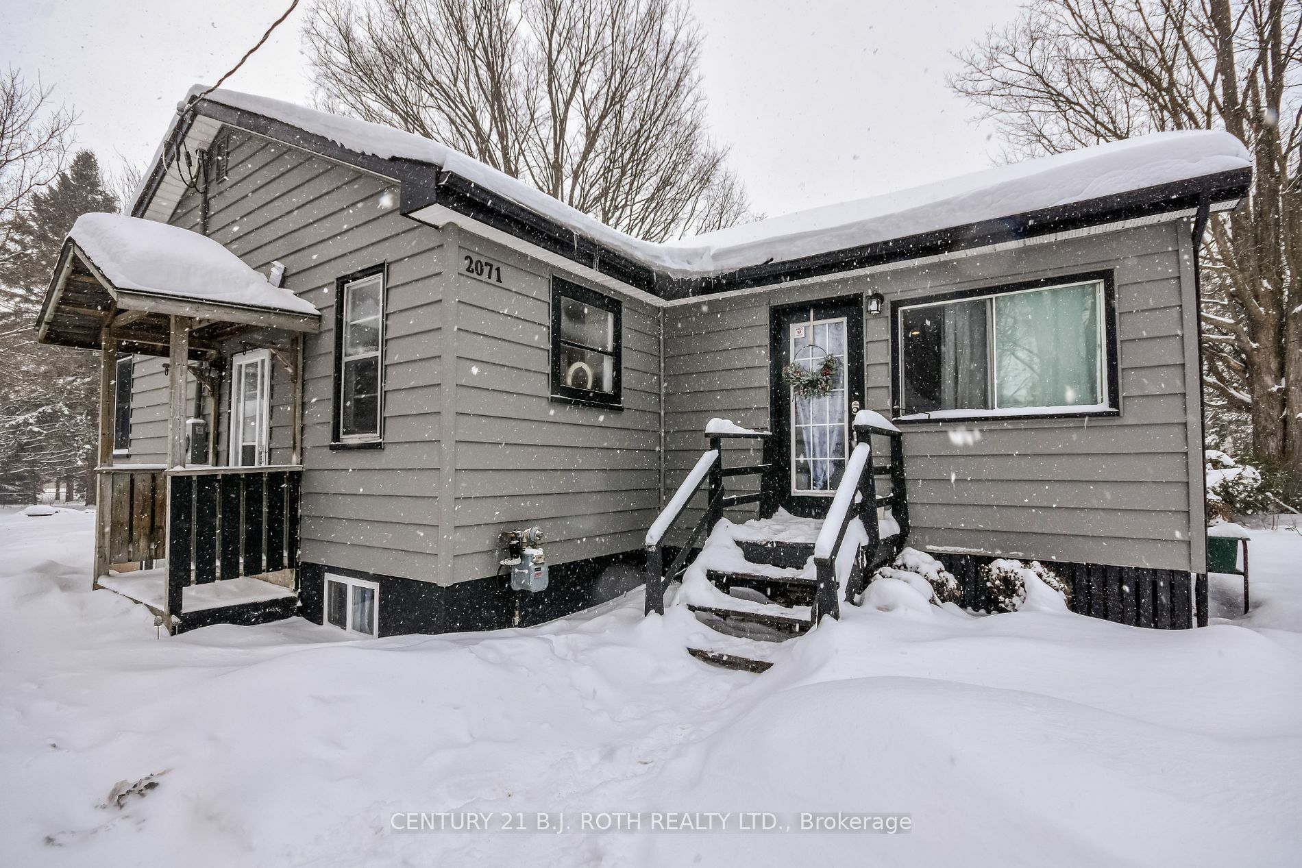 Property Photo:  2071 Victoria St  ON L9S 1J6 