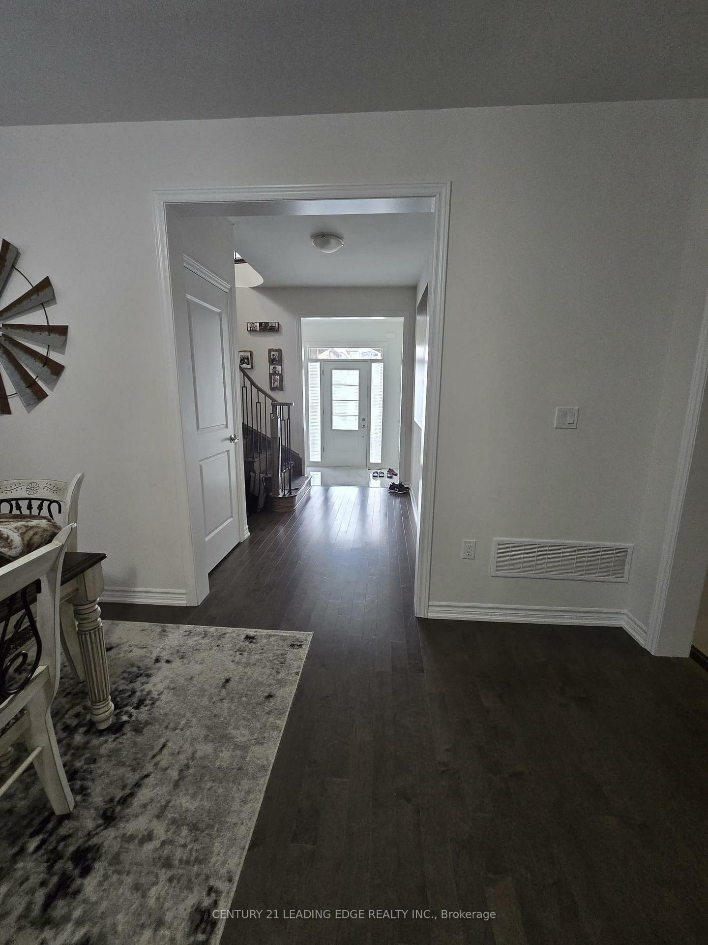 Photo de la propriété: 5 Valleo St ON L4P 0J8