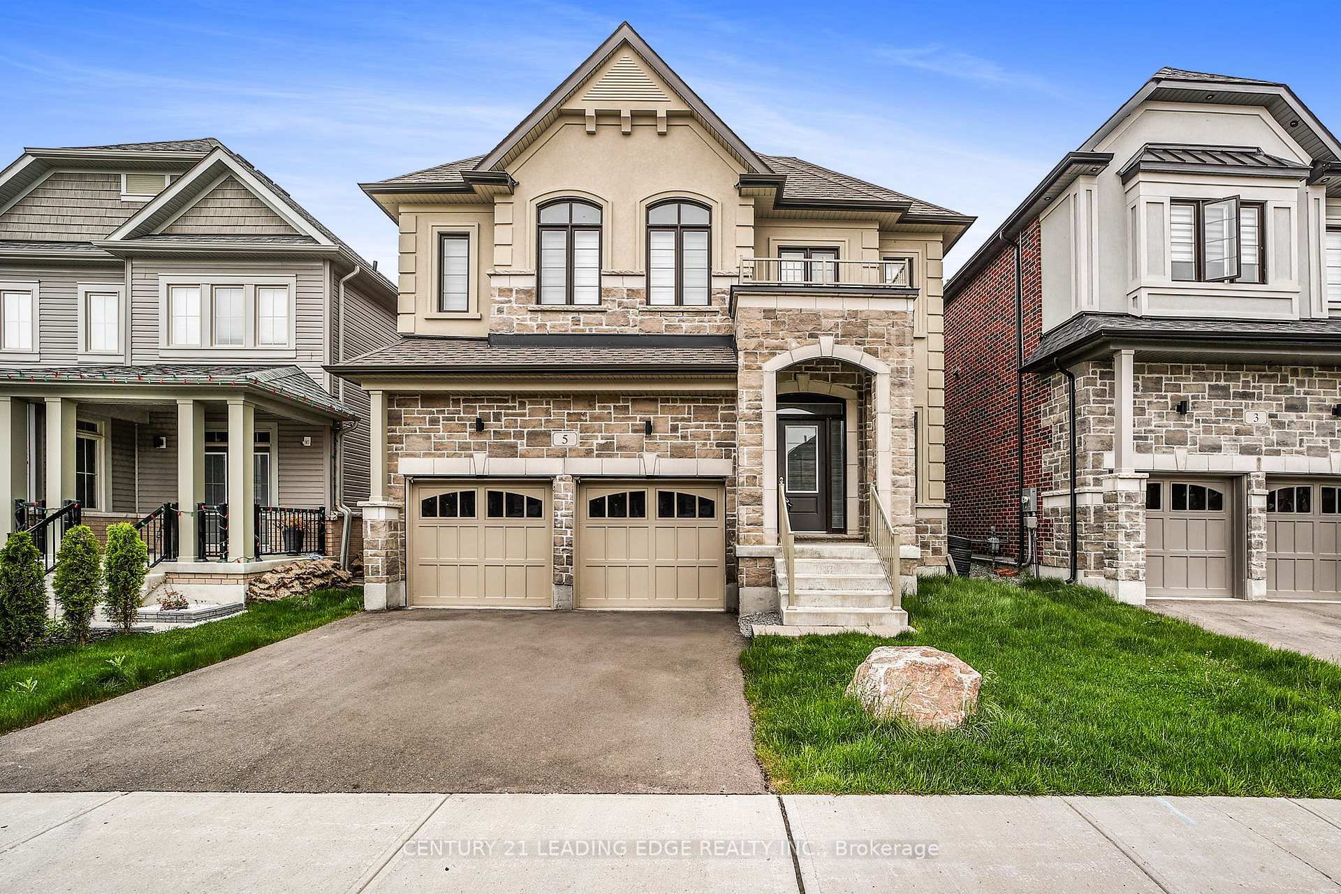 Property Photo: 5 Valleo Street ON L4P 0J8