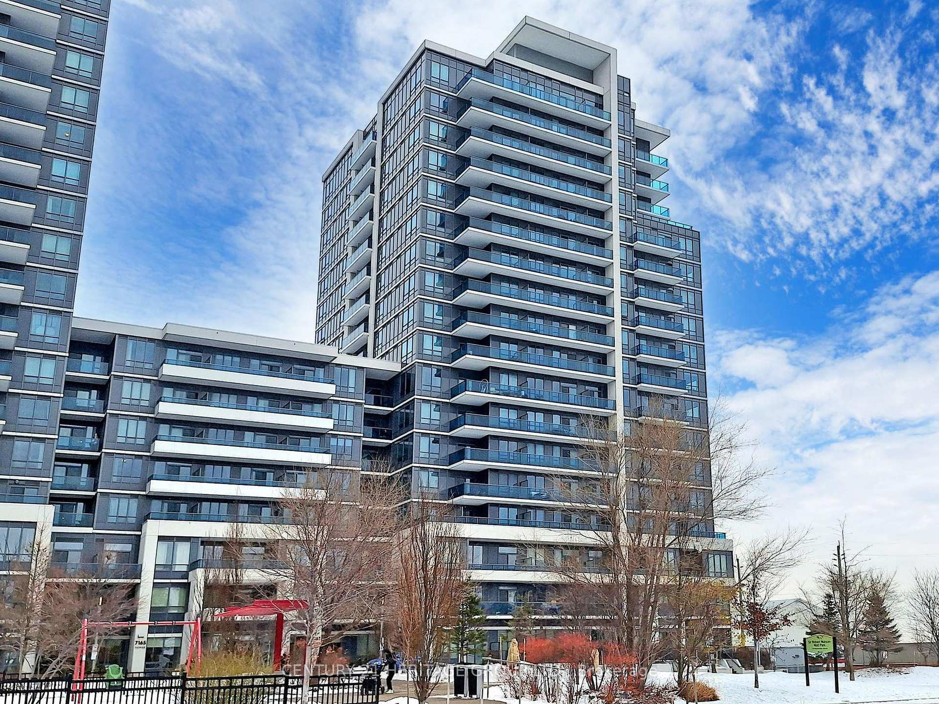 Property Photo: 7165 Yonge Street Ph105 ON L3T 0C9
