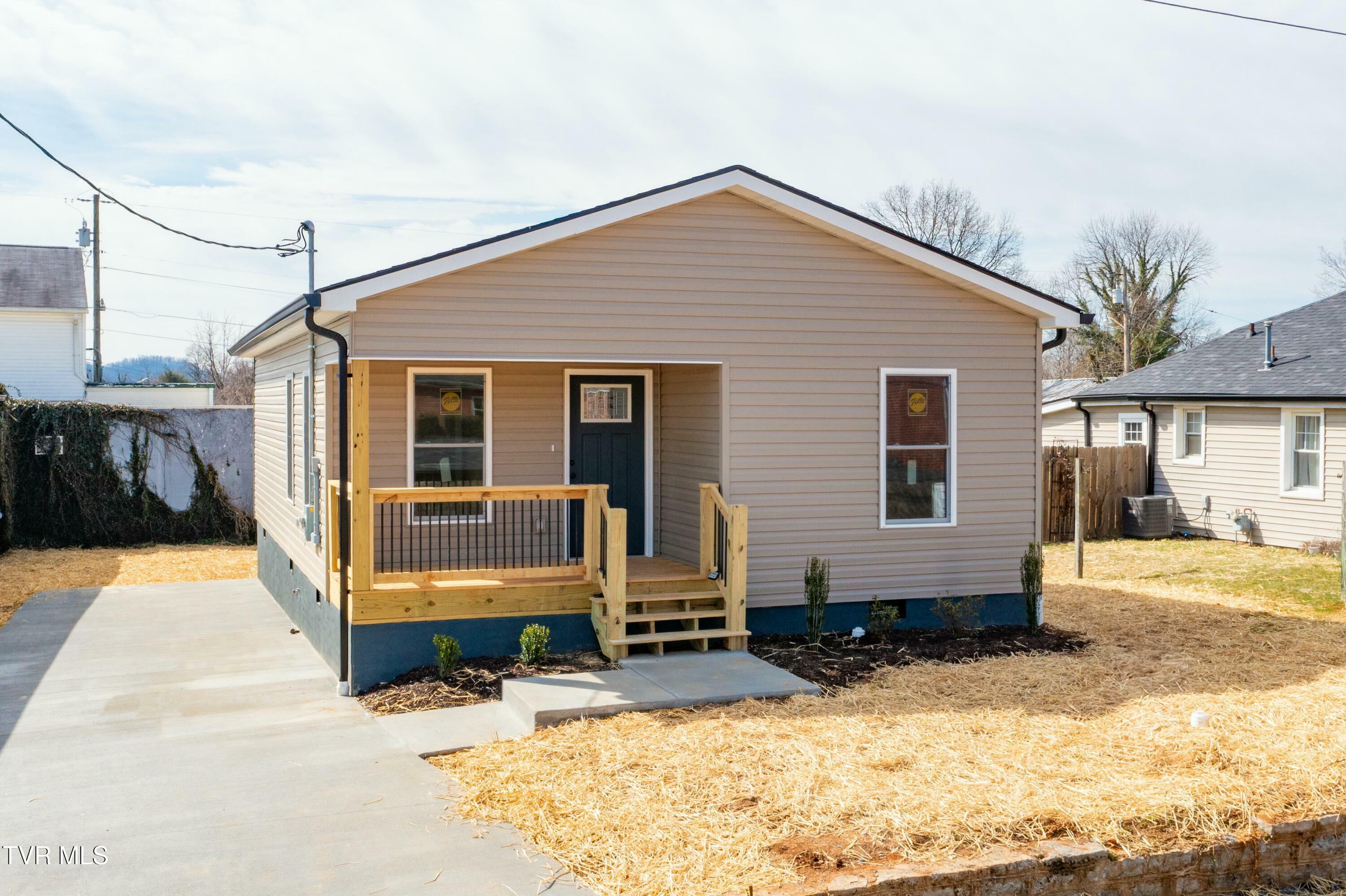 Property Photo:  504 West Cedar Street  TN 37620 