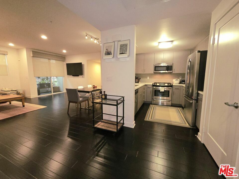 Property Photo:  436  S Virgil Ave 209  CA 90020 