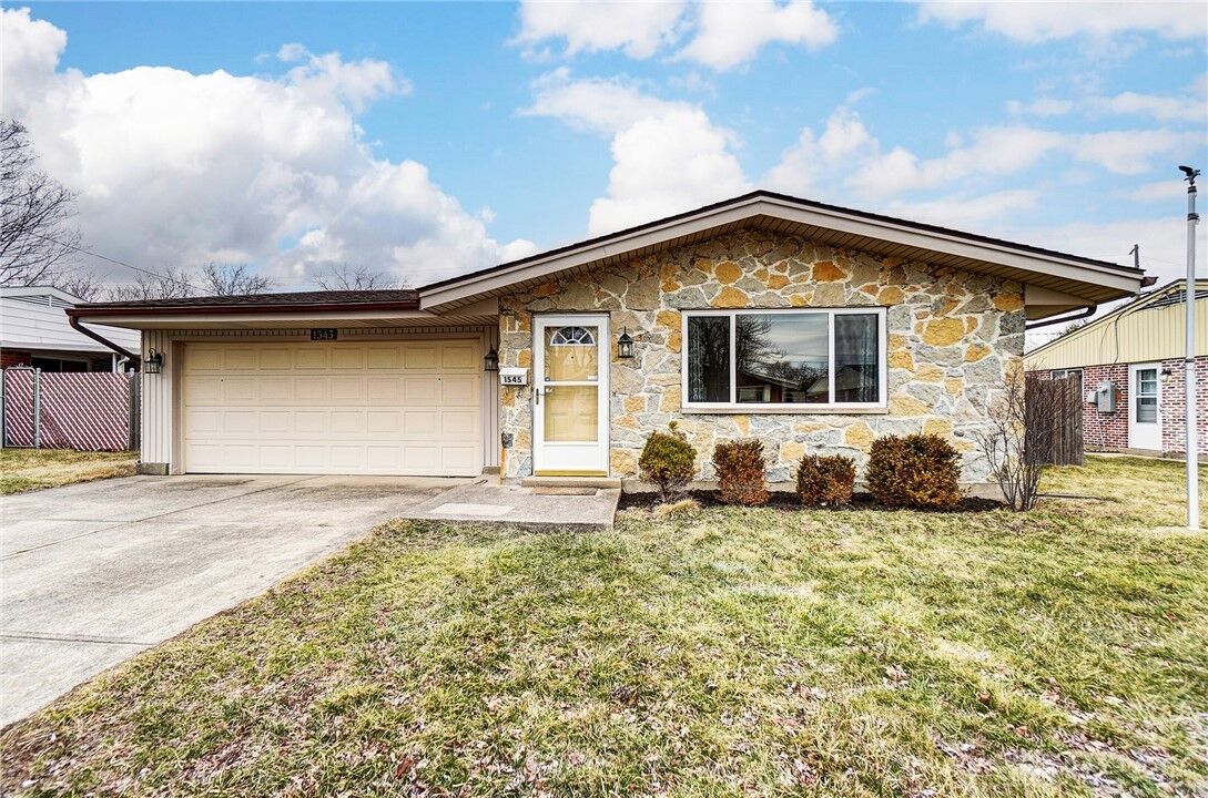 Property Photo:  1545 Beaver Creek Lane  OH 45429 
