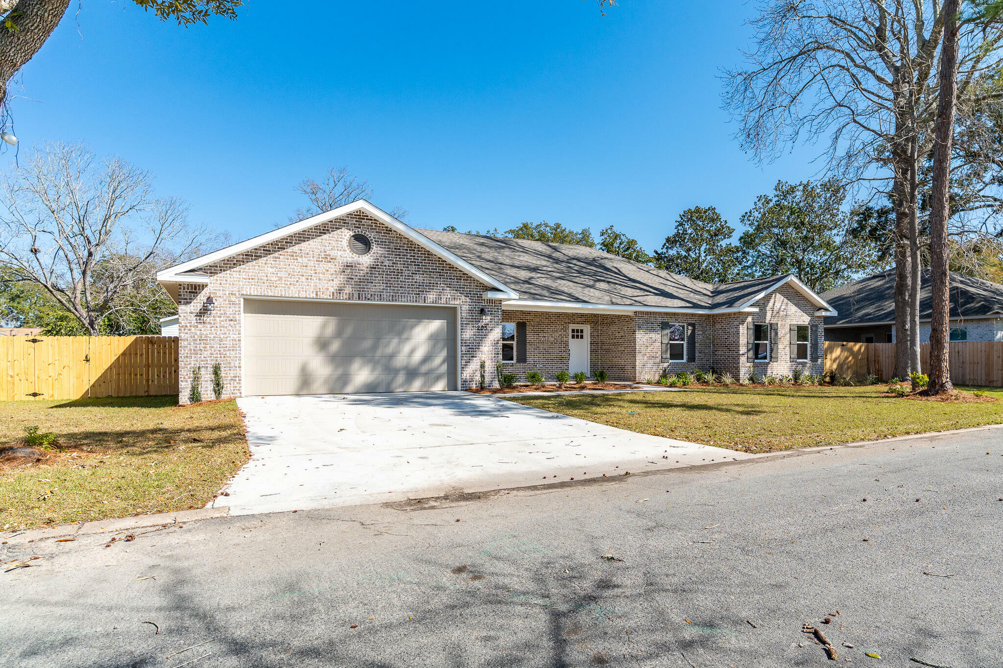 Property Photo:  203 Dumaine Court  FL 32547 