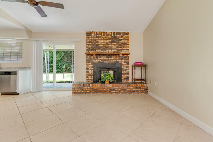 Property Photo:  407 Verb St  FL 32547 