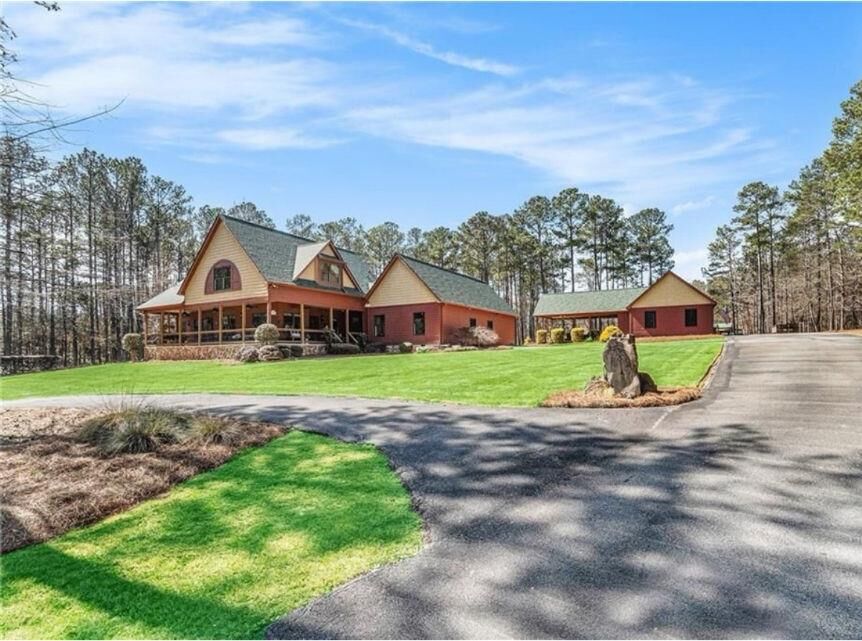 Property Photo: 430 Moccasin Gap Road GA 30233