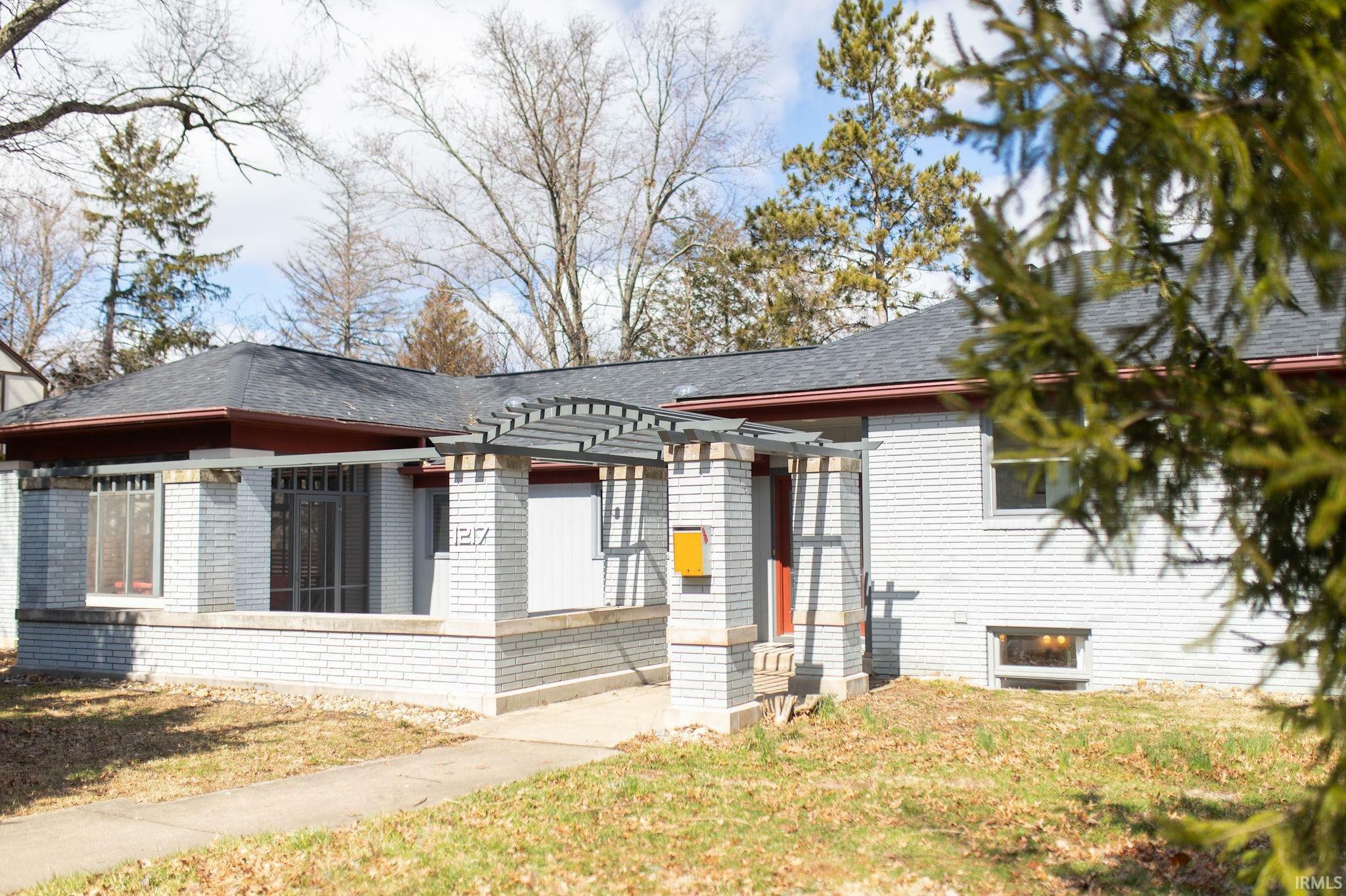 Property Photo:  1217 E University Street  IN 47401 