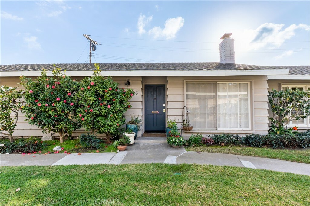 Property Photo:  423 Gloucester Drive  CA 92627 