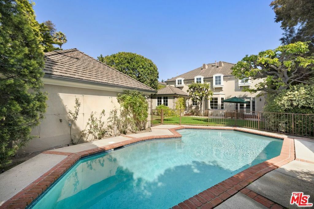 Property Photo: 742 23rd Street CA 90402