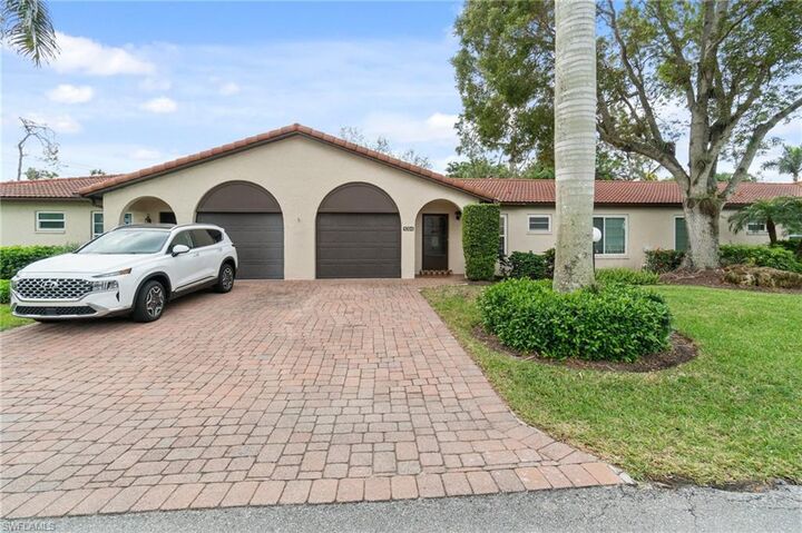 Property Photo:  1094 Forest Lakes Dr  FL 34105 