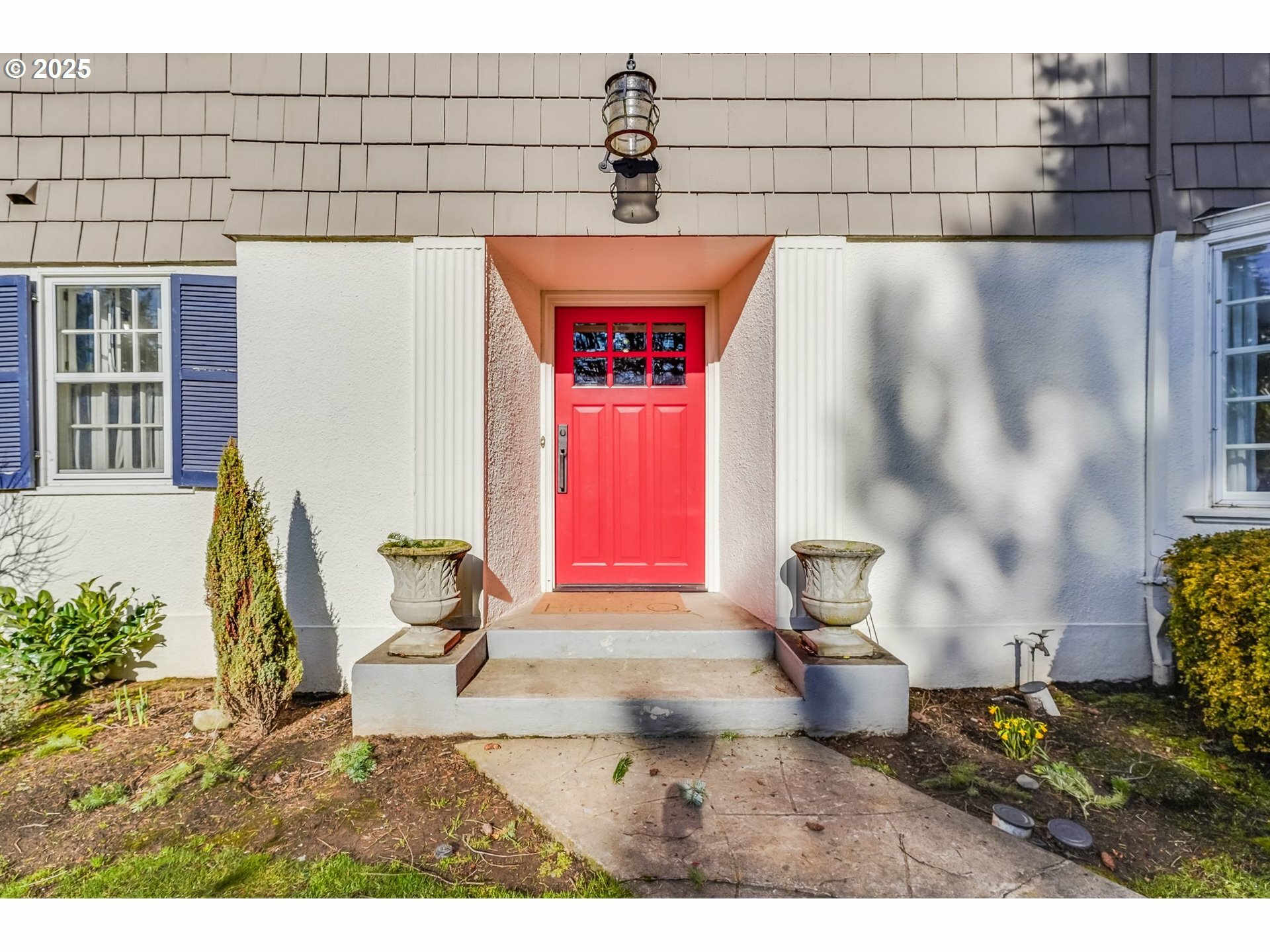 Property Photo: 992 SW Westwood Dr OR 97239