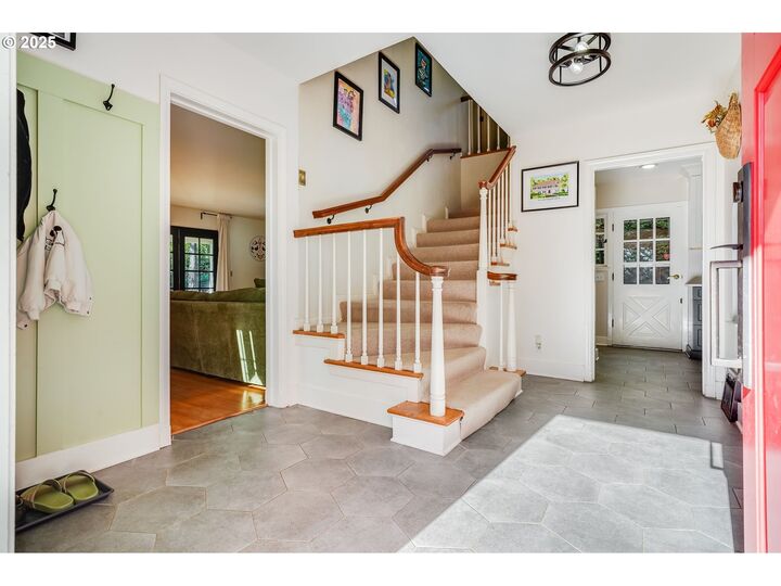 Property Photo: 992 SW Westwood Dr OR 97239