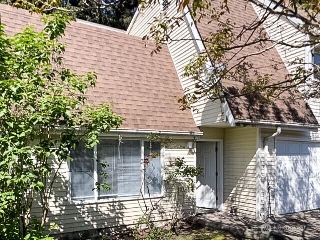 Property Photo: 1019 18th Street NE WA 98002