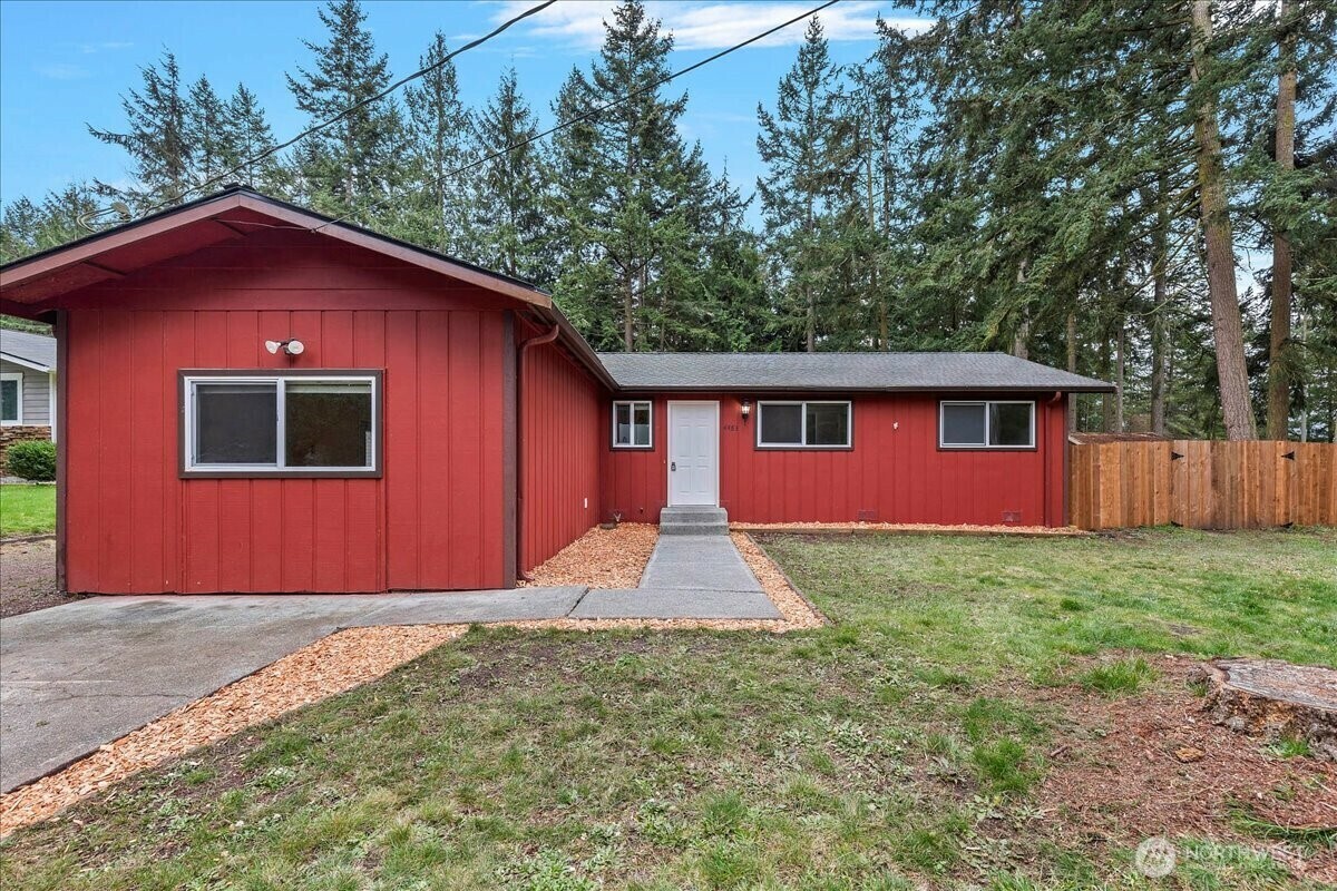 Property Photo: 4483 Woodland Circle WA 98277