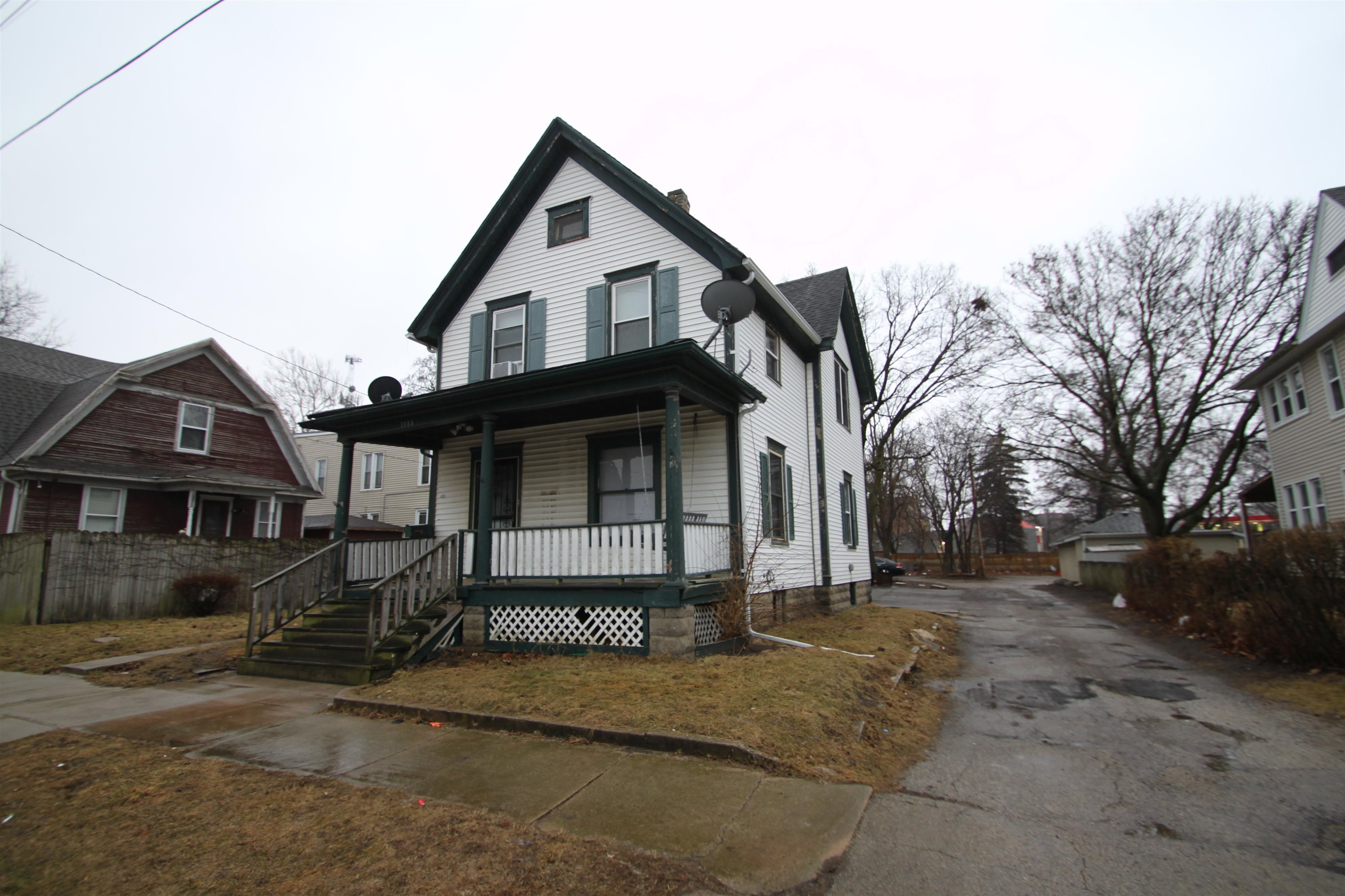 Property Photo: 1033 Spafford Avenue IL 61107