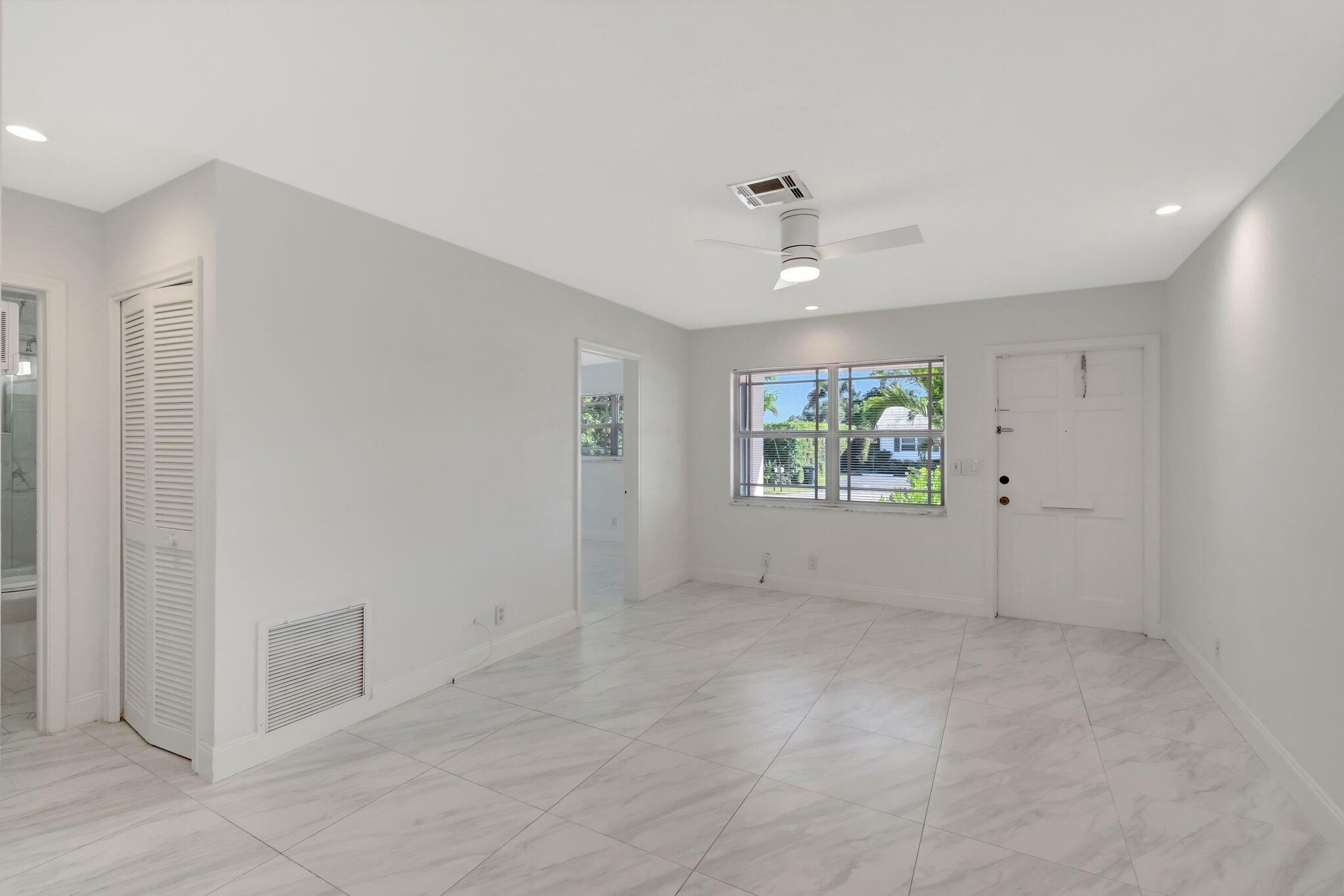 Property Photo:  503 NE 17th Street  FL 33432 