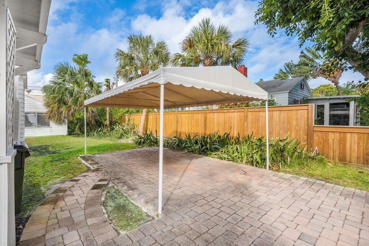 Property Photo:  228 SE 7th Avenue  FL 33483 