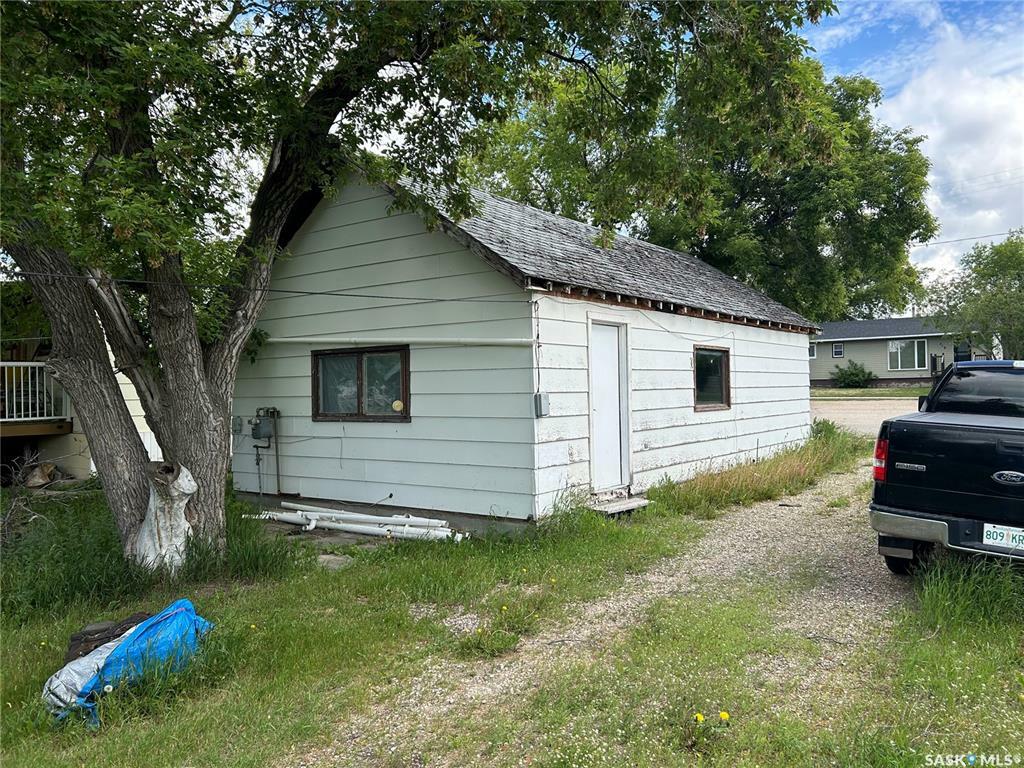 Property Photo: 318 2nd Avenue SK S0K 4Y0