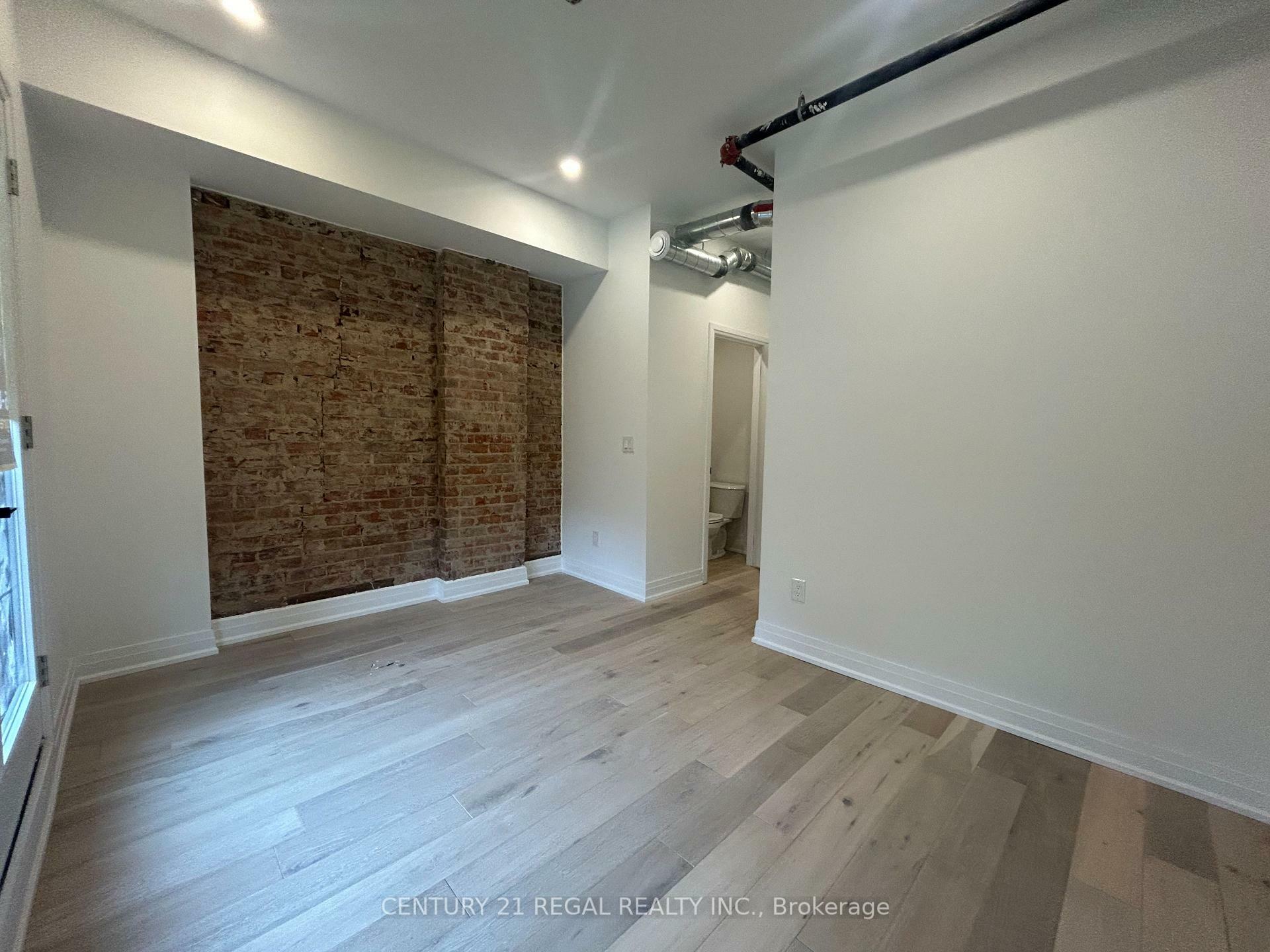 Property Photo: 1171 Dundas Street W 2nd Floor ON M6J 1X3