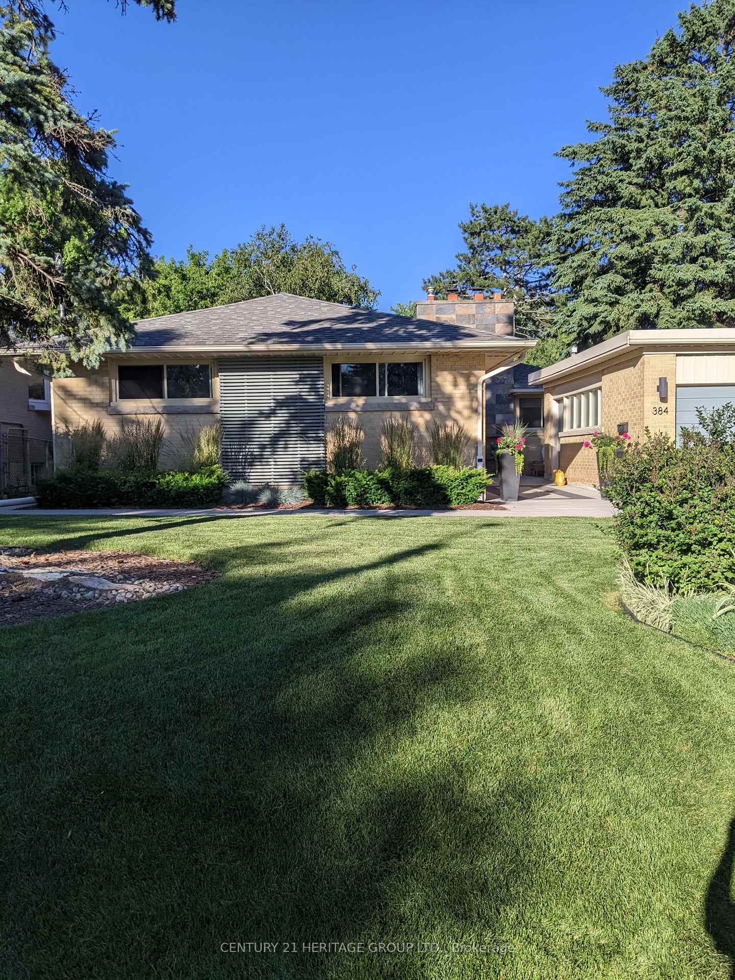 Property Photo: 384 Sugar Maple Lane ON L4C 4C4