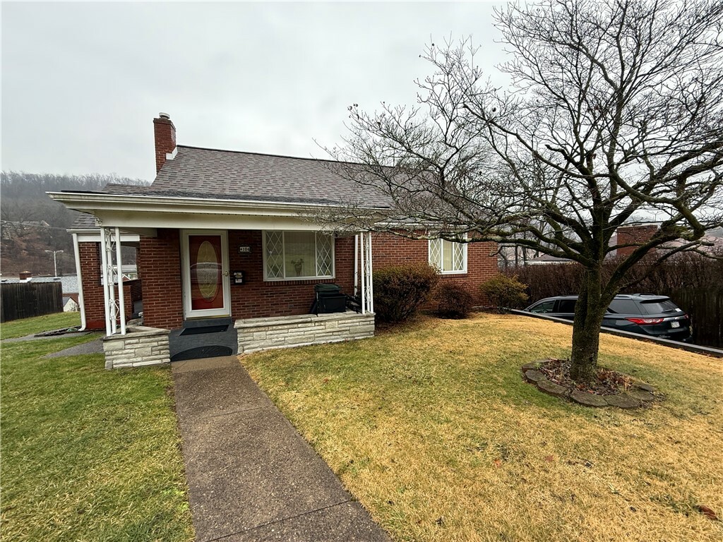 Property Photo: 104 Oliver Dr PA 15131