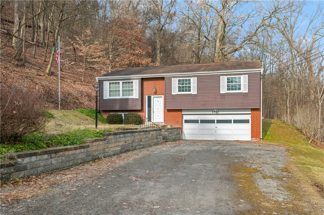 Property Photo:  1517 Woodland Avenue  PA 15116 