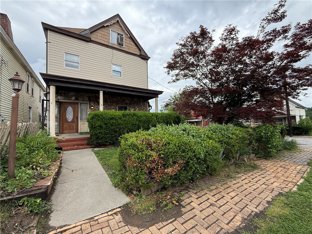 Property Photo: 705 E 18th Ave PA 15120