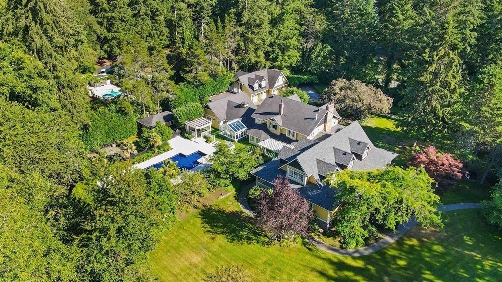 Property Photo: 13685 30 Avenue BC V4P 1V3