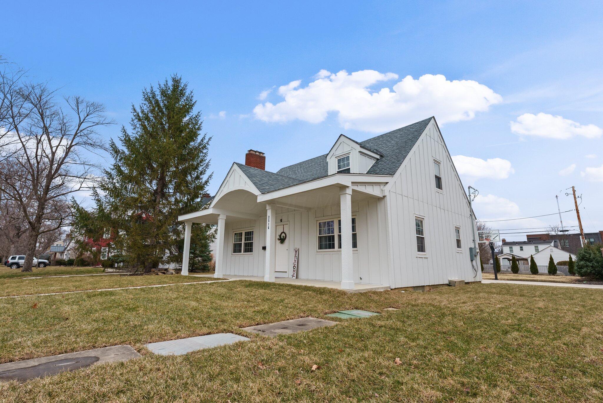 Property Photo: 2516 Chester Road OH 43221