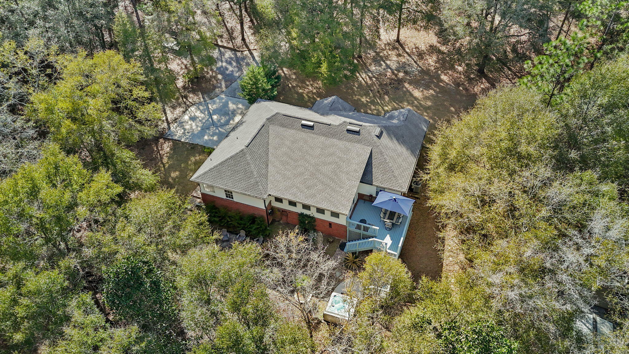 Property Photo: 6171 Mockingbird Hill Court FL 32539