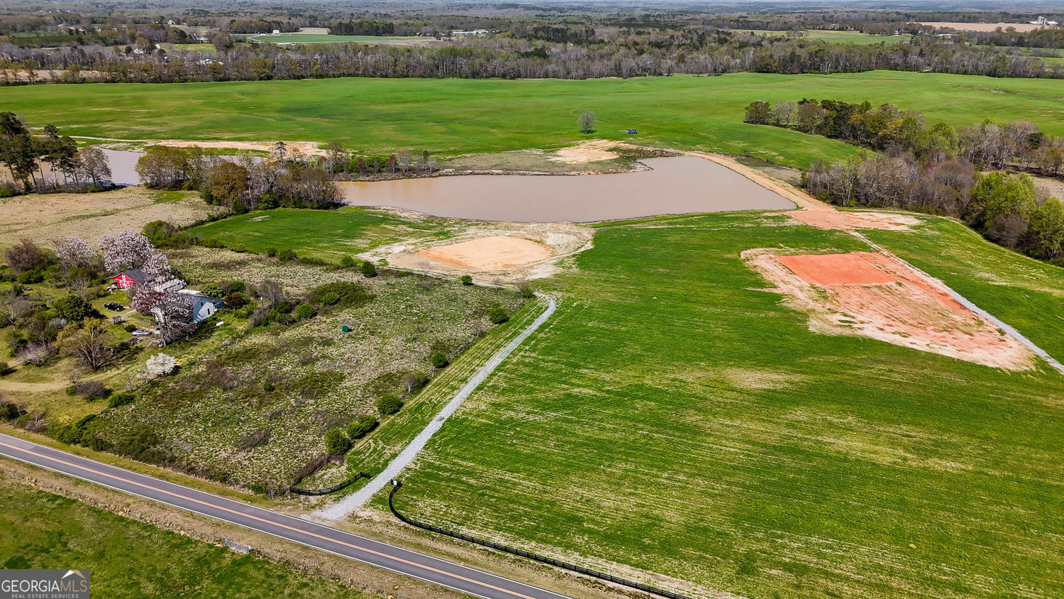 Property Photo: 208 Comm House Road GA 30204