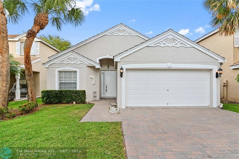 Property Photo:  137 Canterbury Pl  FL 33414
