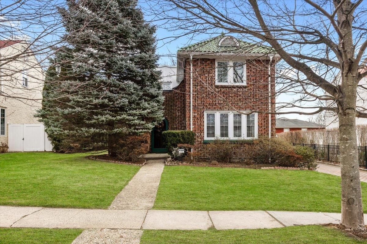 Property Photo:  140 Colonial Parkway N  NY 10710 