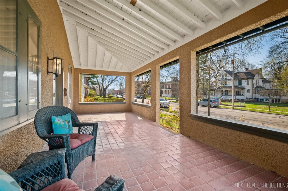 Property Photo: 523 W Downer Place IL 60506