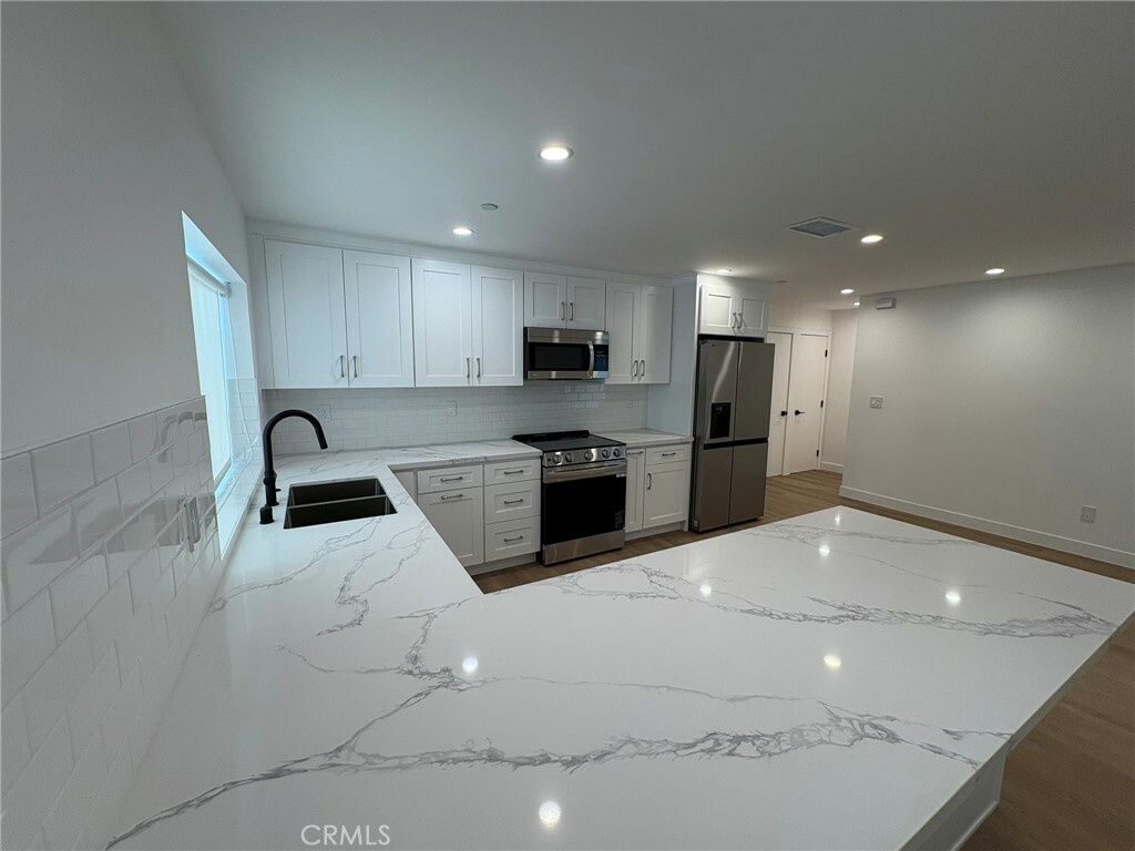 Property Photo: 14167 Calvert Street CA 91401