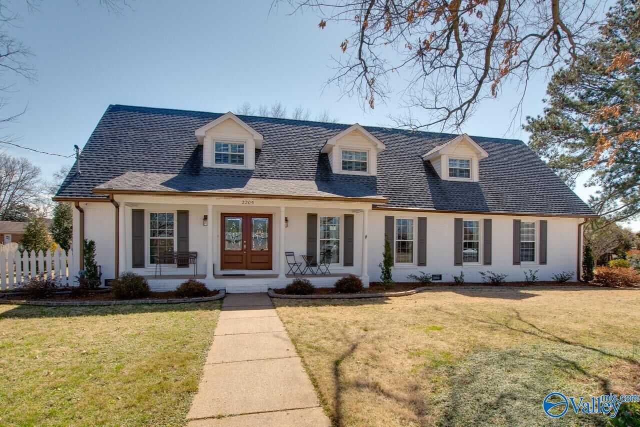 Property Photo:  2205 Chadburn Drive SW  AL 35803 
