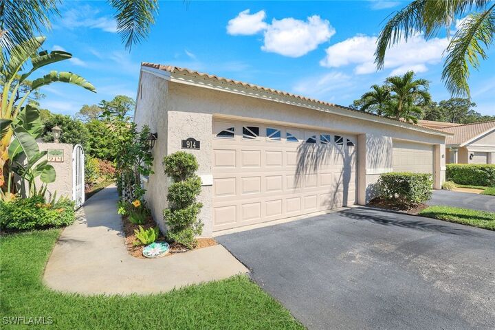 Property Photo: 914 Augusta Boulevard 7 FL 34113