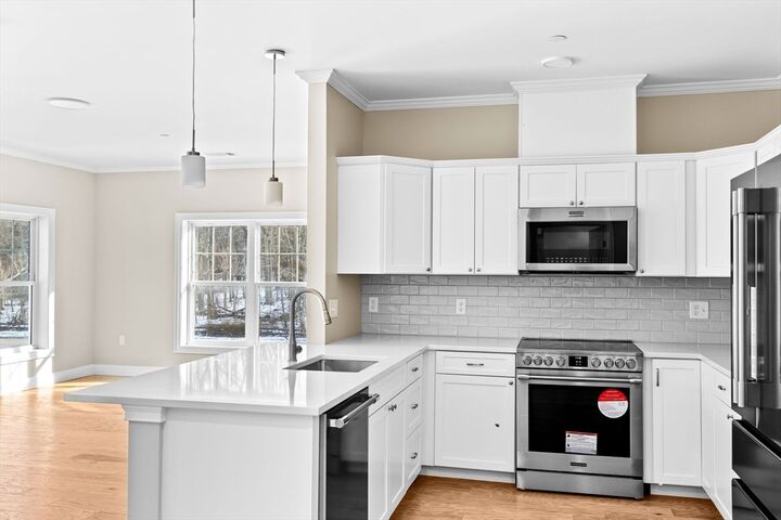 Property Photo:  485 Blue Hills Parkway 15  MA 02186 