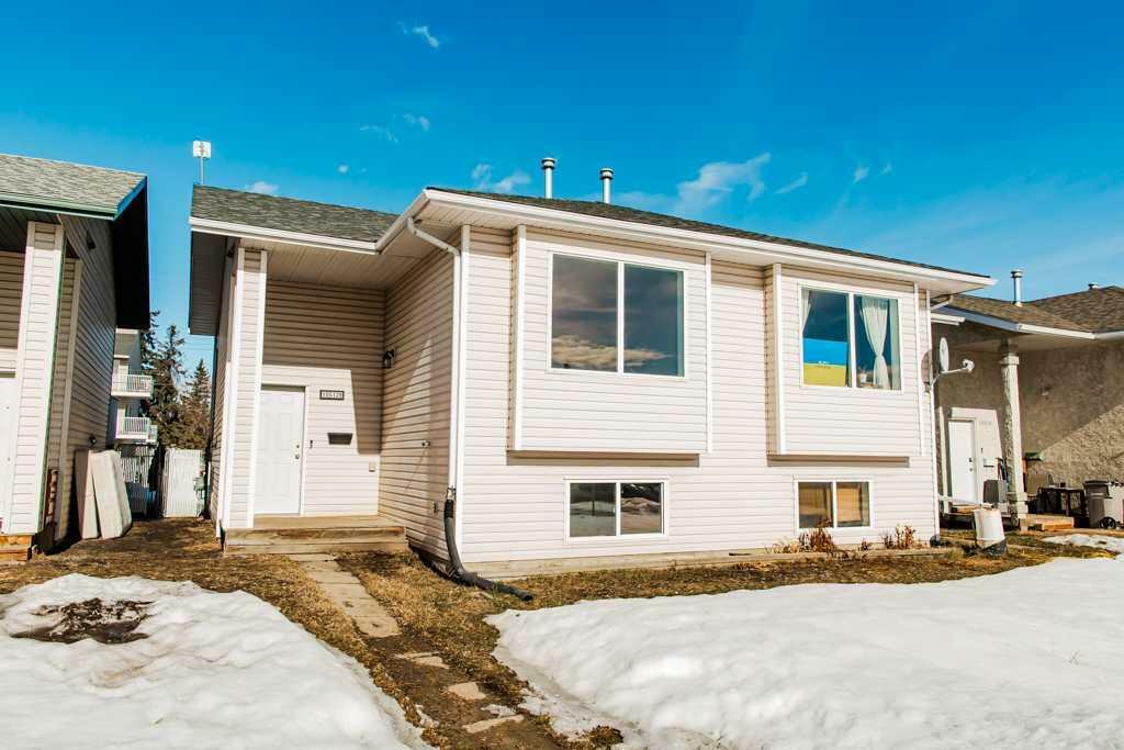 Property Photo:  10512B 102 Avenue  AB T8V 1A4 