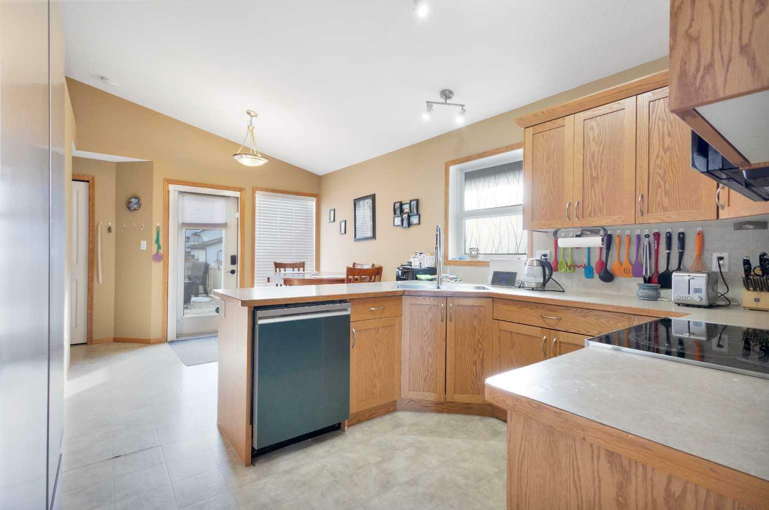 Property Photo:  8 Ives Crescent  AB T4R 3H1 